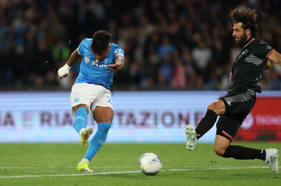 Il tiro del 4-0 di Alisson