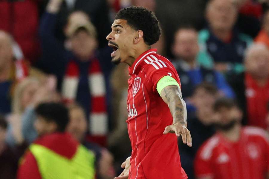 Gibbs-White garantiu a vaga do Forest nas semis da Liga Europa