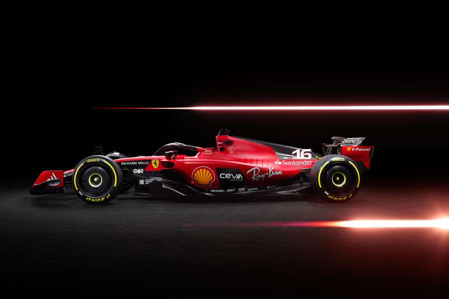 Charles Leclerc e Carlos Sainz continuarão guiando pela Ferrari