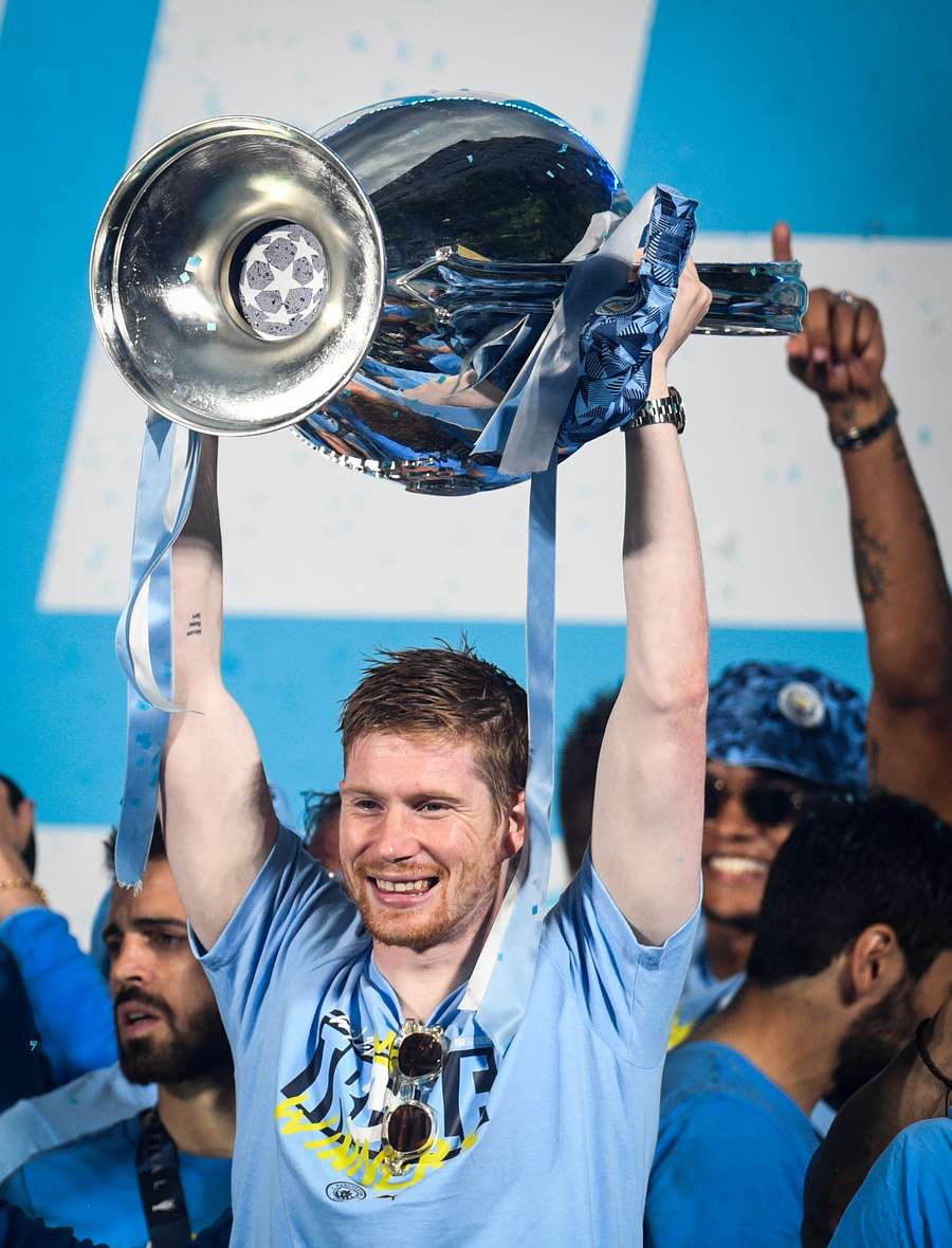 Kevin De Bruyne lifts the Champions League trophy