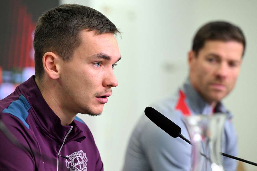 Matej Kovar und Xabi Alonso stellten sich vor dem EL-Spiel in Agdam den Fragen der Presse.