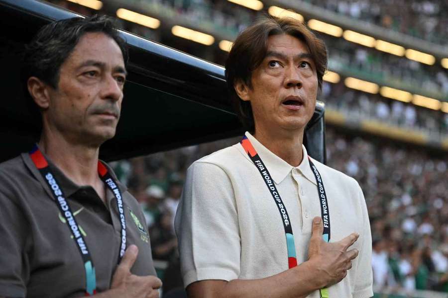 Hong Myung-bo, selecționerul Coreei de Sud Hong Myung-bo, selecționerul Coreei de Sud