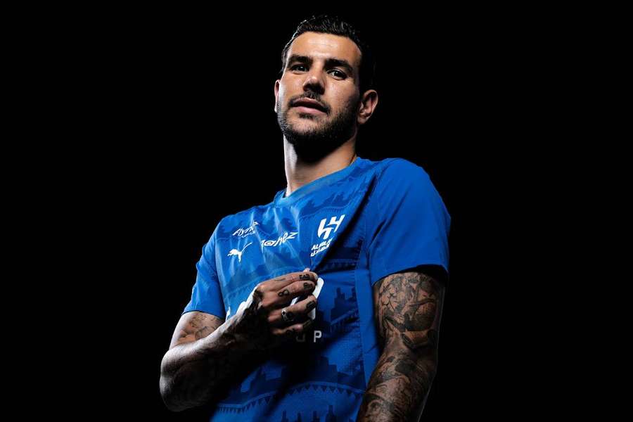 Theo Hernández opúšťa taliansku Seriu A. Theo Hernández opúšťa taliansku Seriu A.