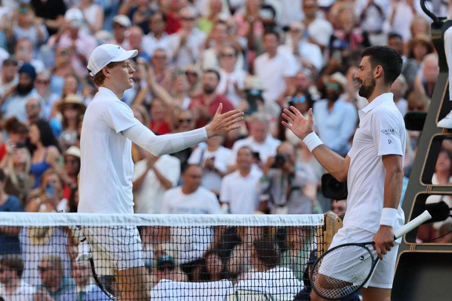 Jannik Sinner et Novak Djokovic à Wimbledon