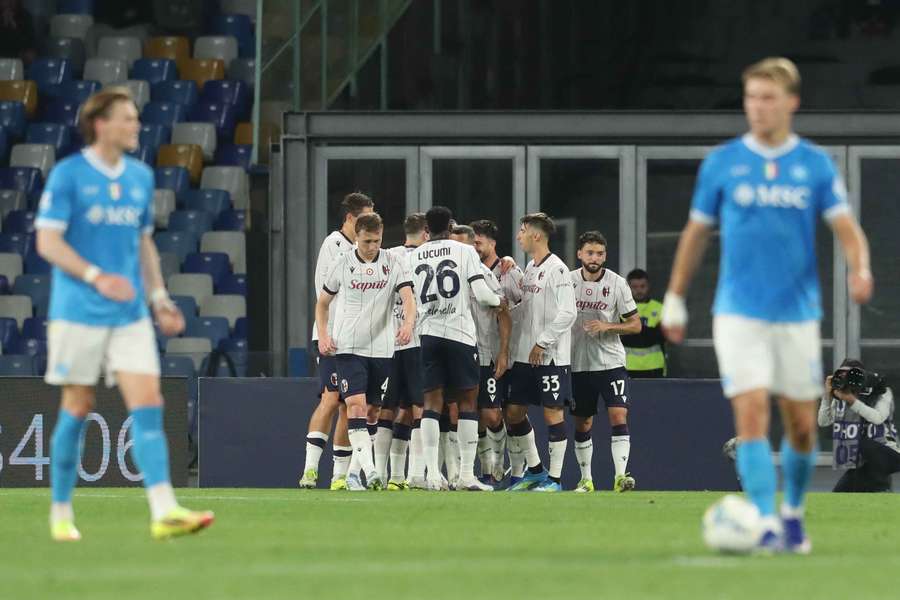 Bologna sărbătorește, Napoli este învinsă pe final