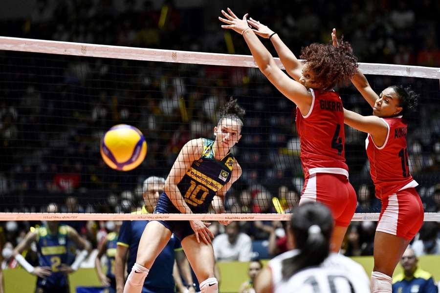 Brasil vence o Peru no Pré-Olímpico de Vôlei Feminino