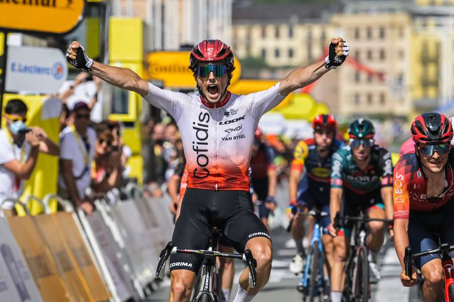 Victor Lafay v cíli druhé etapy Tour de France.