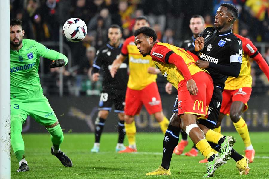 Lens přetlačilo Auxerre, Olympique Marseille potvrdil formu. Lyon nestačil na Štrasburk