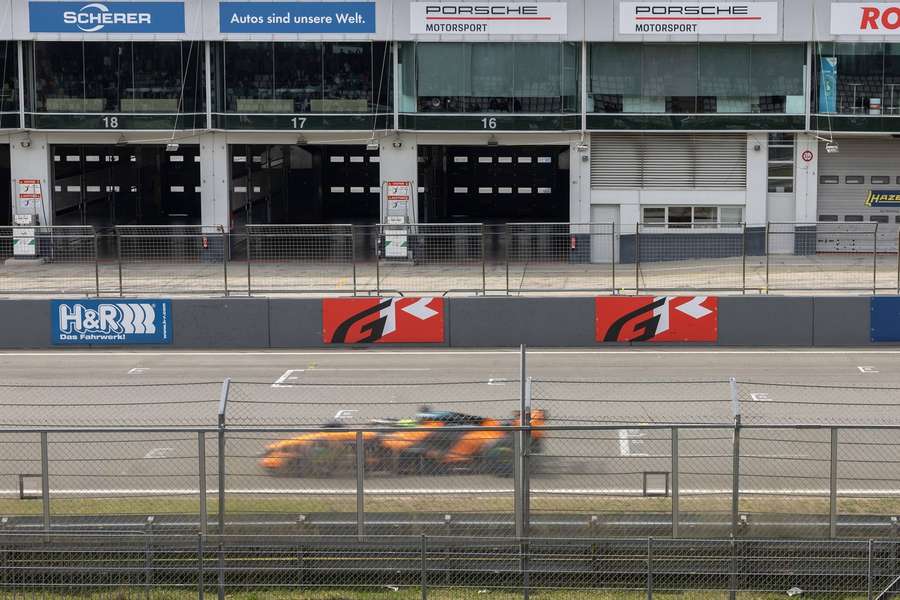 Testfahrten am Nürburgring im April.