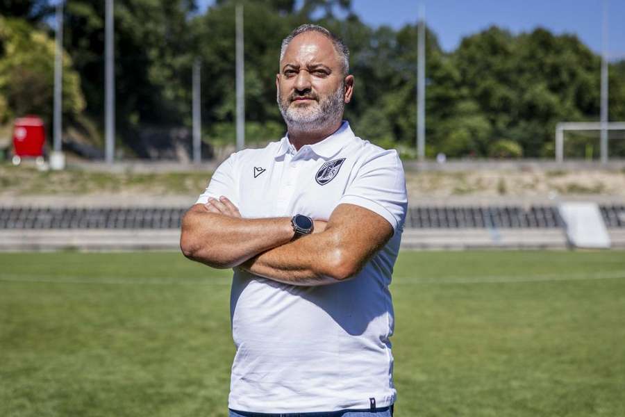 Ivo Roque continua nos vitorianos