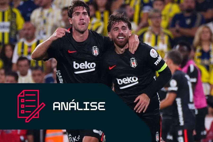 Vlahovic e Kokçu celebram frente ao Fenerbahce Vlahovic e Kokçu celebram frente ao Fenerbahce