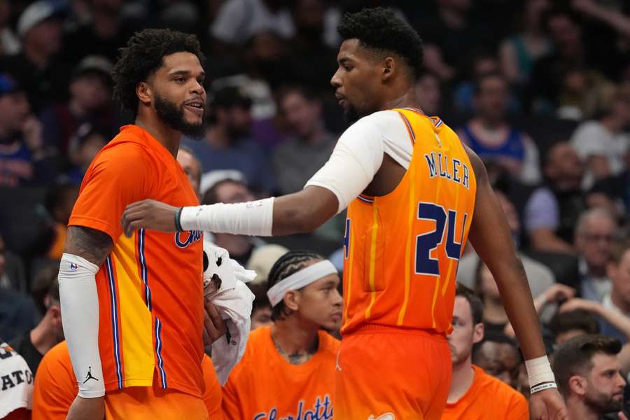 Los Hornets emboscan alos Knicks
