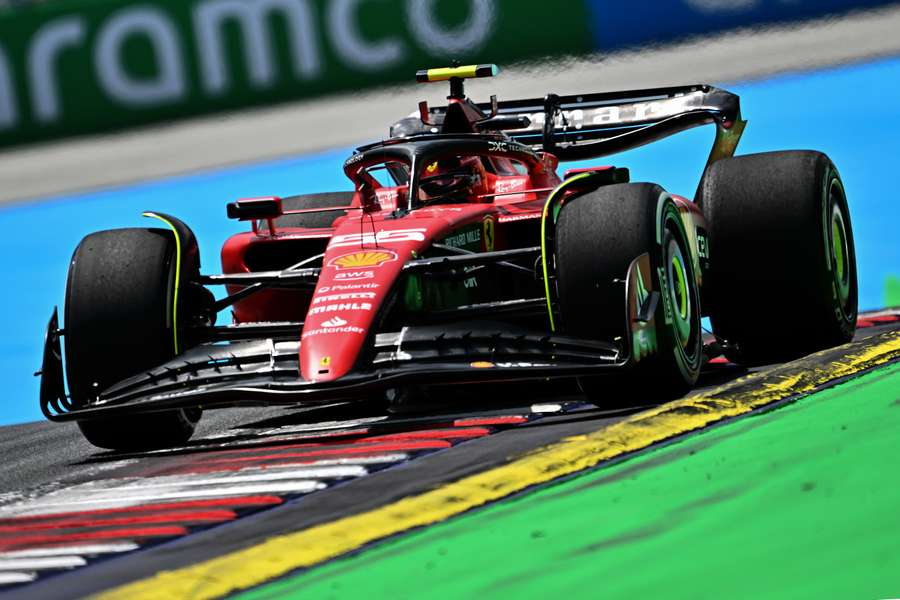 Carlos Sainz, con las modificaciones de su nuevo Ferrari