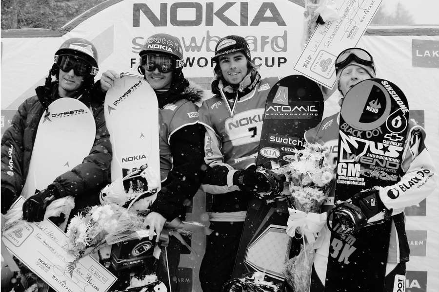 Kestenholz (Zweiter von r.) gewann in Nagano 1998 die Bronzemedaille Kestenholz (Zweiter von r.) gewann in Nagano 1998 die Bronzemedaille