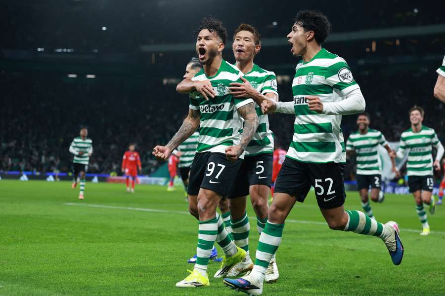 Luis Suárez festeja o golo frente ao PSG Luis Suárez festeja o golo frente ao PSG