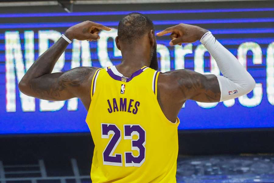 LeBron James dal 19 ze svých 34 bodů v poslední čtvrtině zápasu.