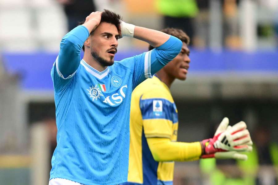 Elmas incredulo dopo un errore sotto porta