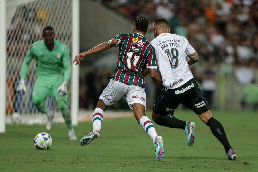 Grêmio e Fluminense fazem duelo de desesperados no Brasileirão