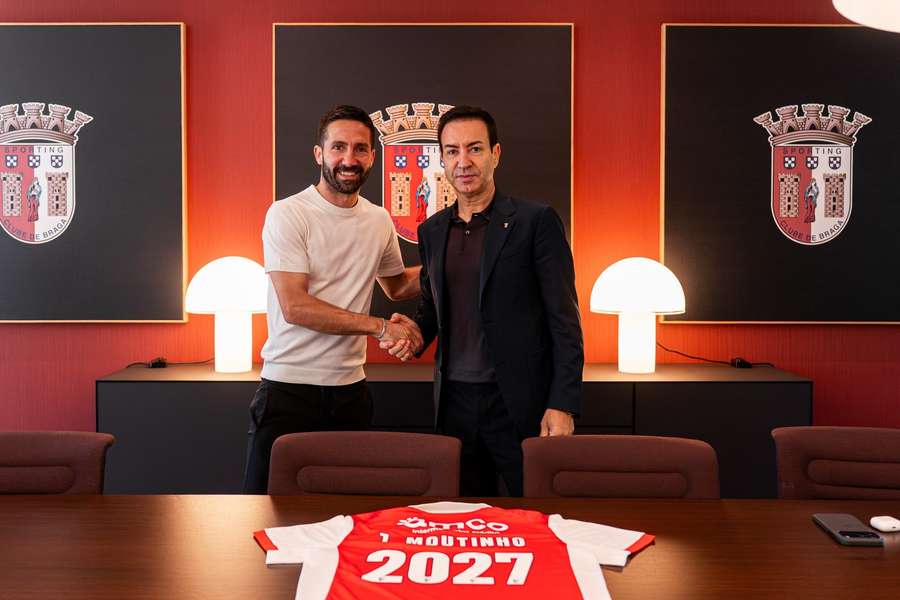 João Moutinho renovou por uma temporada João Moutinho renovou por uma temporada