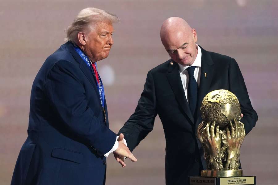 Gianni Infantino îi decernează Premiul FIFA pentru pace lui Donald Trump