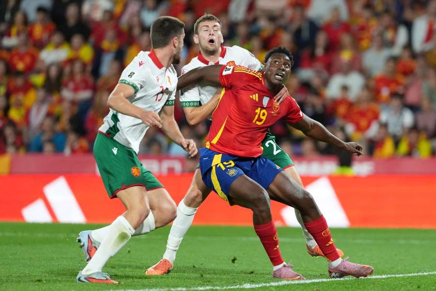 Samu Aghehowa, durante el España-Bulgaria