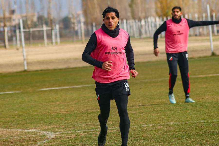 Enzo Pérez já treina com a nova equipa Enzo Pérez já treina com a nova equipa