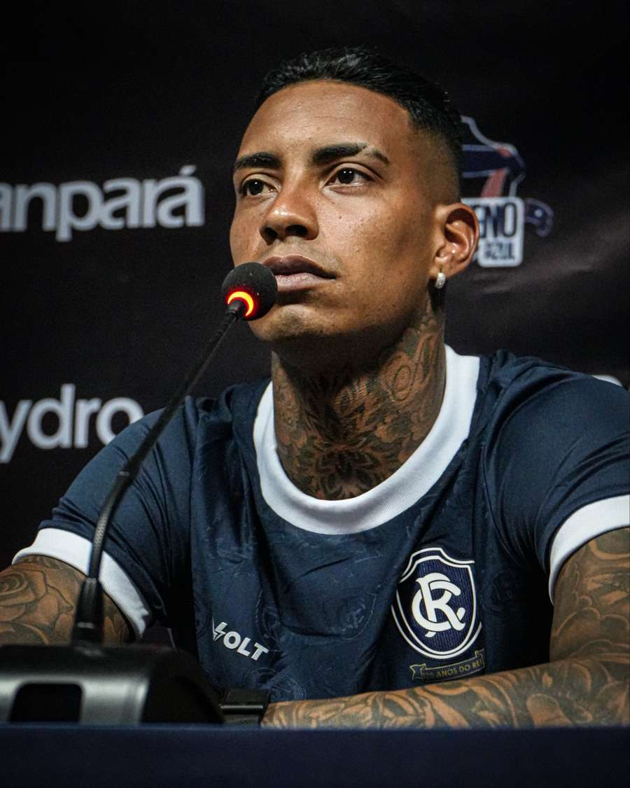 Alef Manga na chegada ao Remo Alef Manga na chegada ao Remo