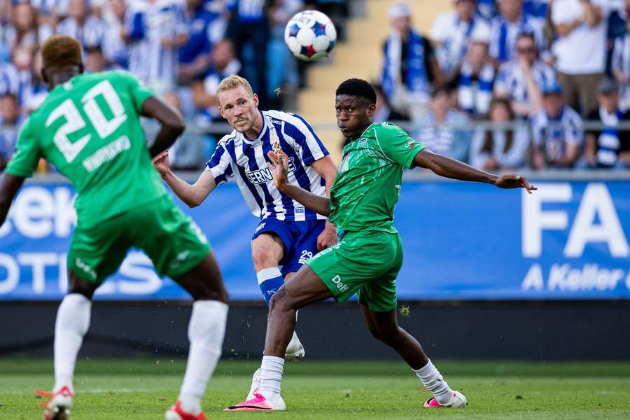 Adam Wiberg tries his luck against Levadia