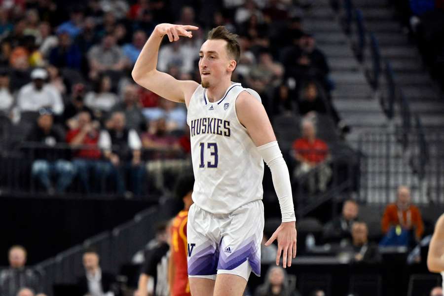 Wood spielt als Power Forward und erhält in Berlin einen Einjahresvertrag