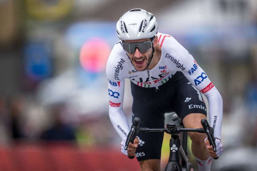 Adam Yates, líder de la Vuelta a Suiza