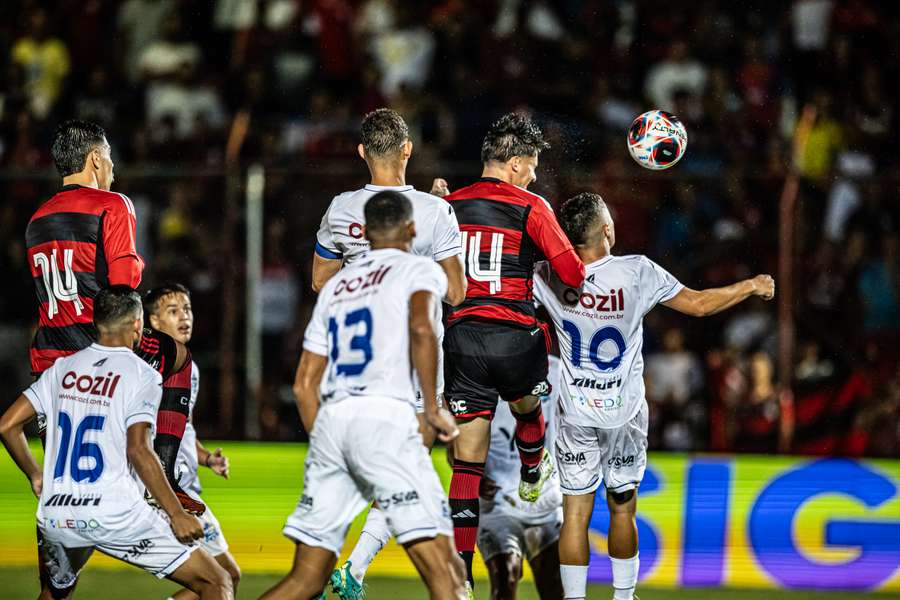 Weliton foi novamente decisivo para o Flamengo