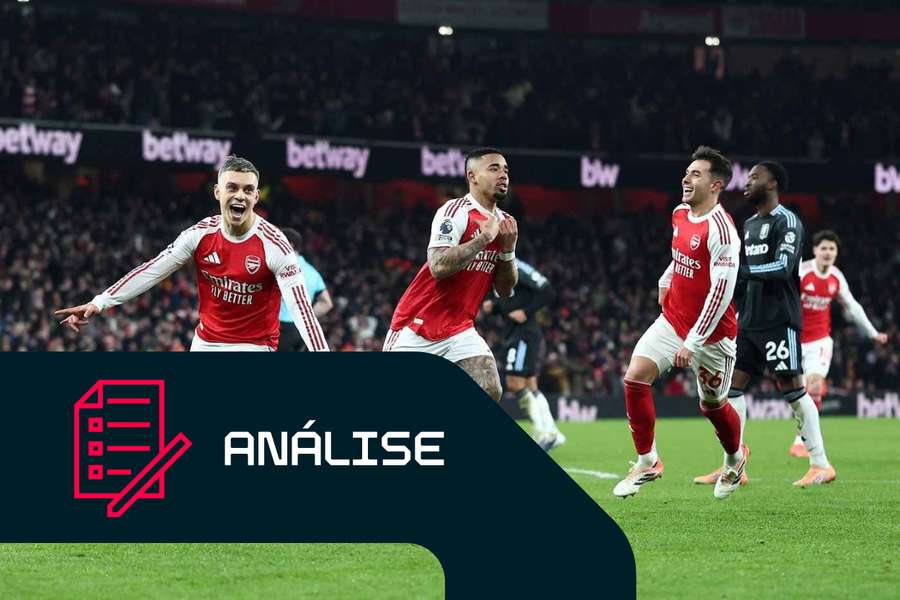 Gabriel Jesus, do Arsenal, celebra o quarto golo frente ao Aston Villa