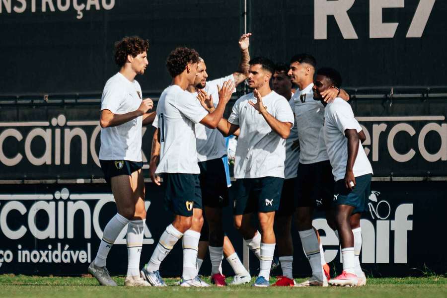 Pedro Santos apontou o único golo no triunfo do Famalicão diante do Tondela Pedro Santos apontou o único golo no triunfo do Famalicão diante do Tondela