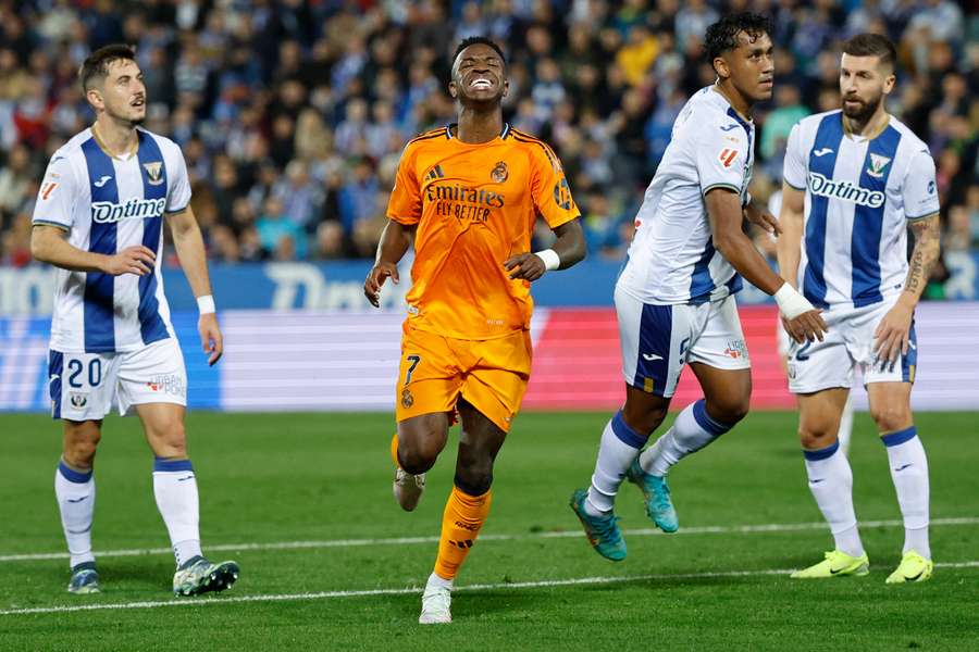 Vinicius se lamenta en una acción del partido frente al Leganés.