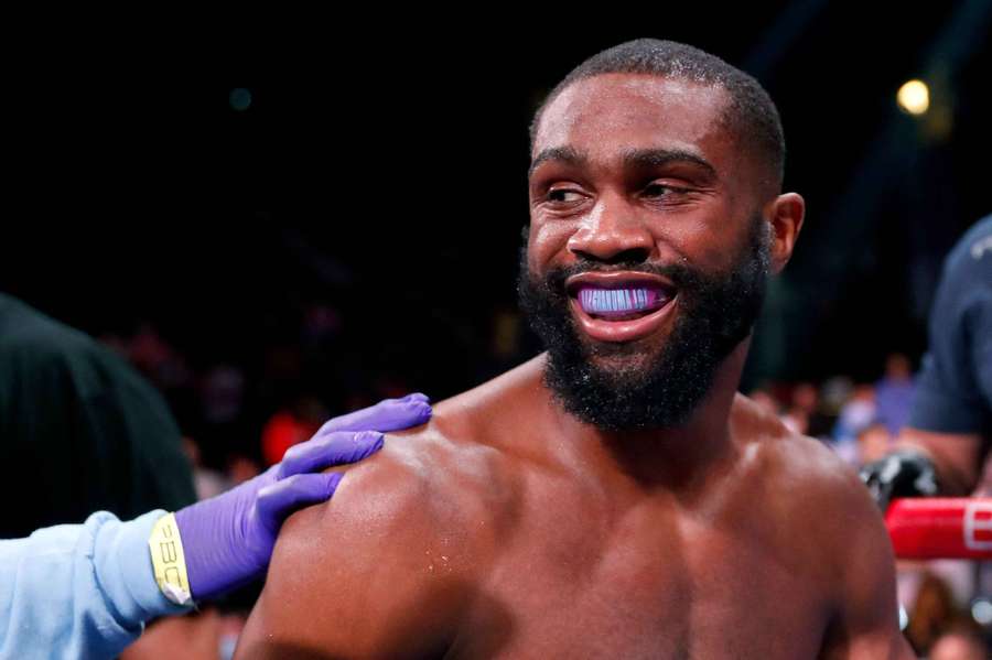 Jaron Ennis defeated Lithuania's Eimantas Stanionis by sixth-round technical knockout to unify the WBA and IBF welterweight belts