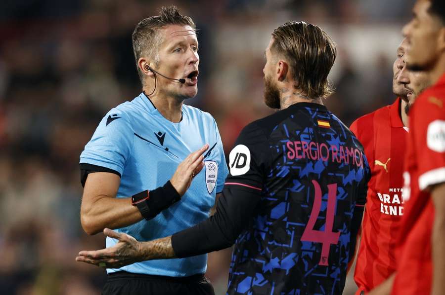Ramos discute com Orsato
