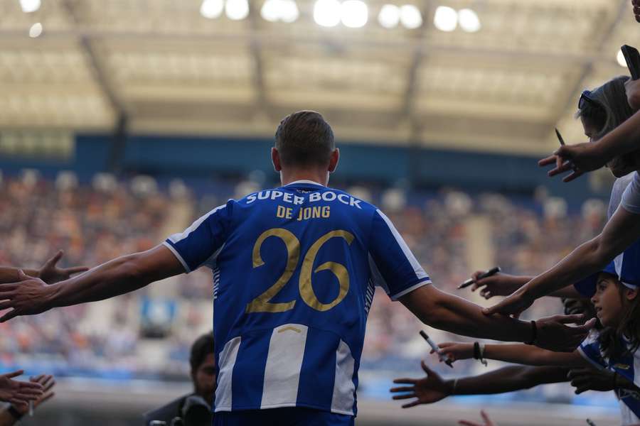 Luuk de Jong has been presented at FC Porto