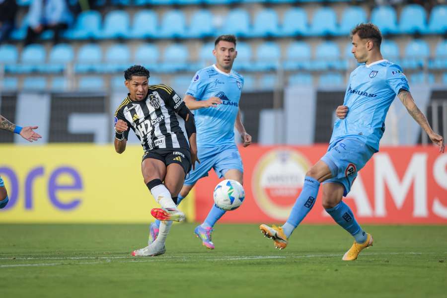 Galo saiu na frente mas oscilou no decorrer do confronto