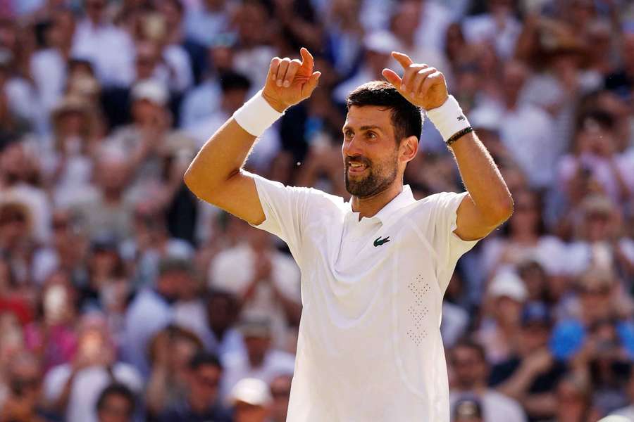 Novak Djokovic scrie istorie la Wimbledon și îi lansează o provocare lui Roger Federer Novak Djokovic scrie istorie la Wimbledon și îi lansează o provocare lui Roger Federer