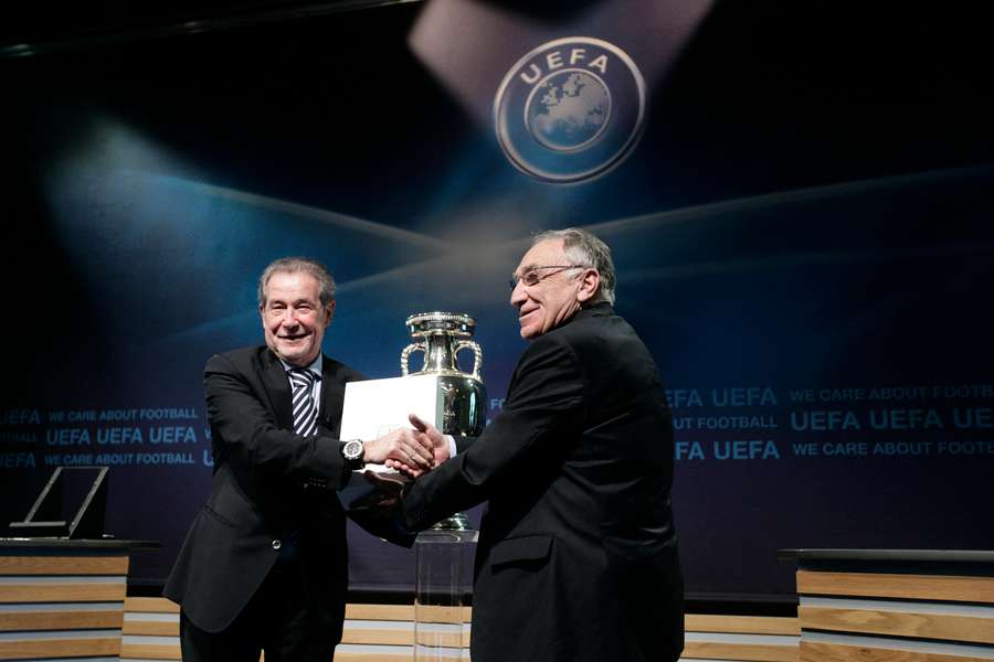 Gilberto Madaíl não morre de amores por Roberto Martínez Gilberto Madaíl não morre de amores por Roberto Martínez