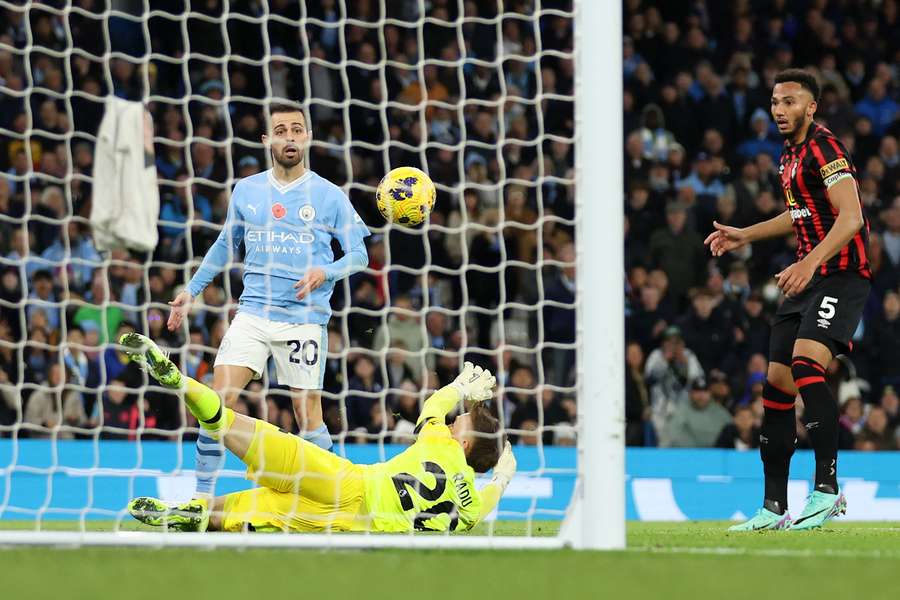 Manchester City vence 'Wolves' e sobe à liderança em jogo com 11 portugueses