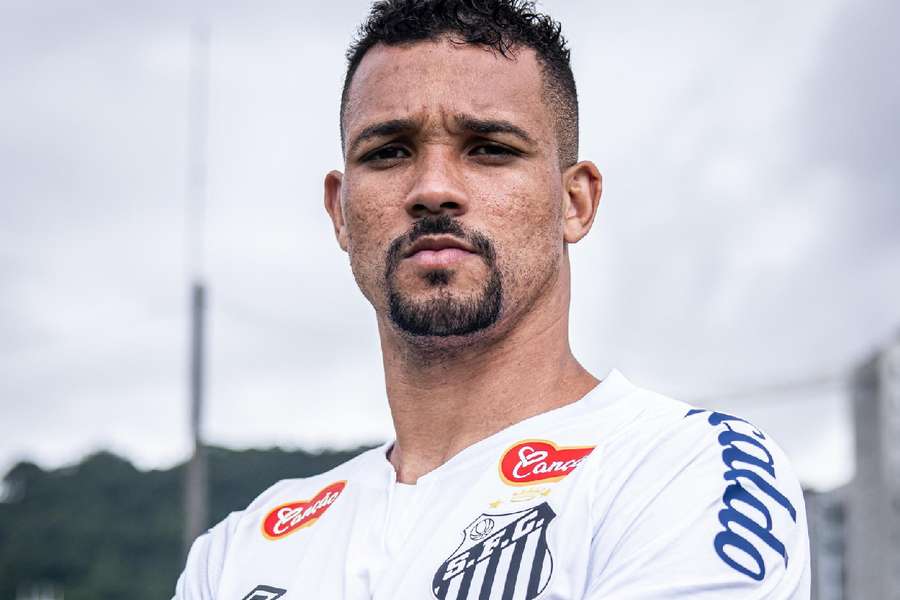 Zé Ivaldo chega ao Santos por empréstimo até o fim do ano, com opção de compra