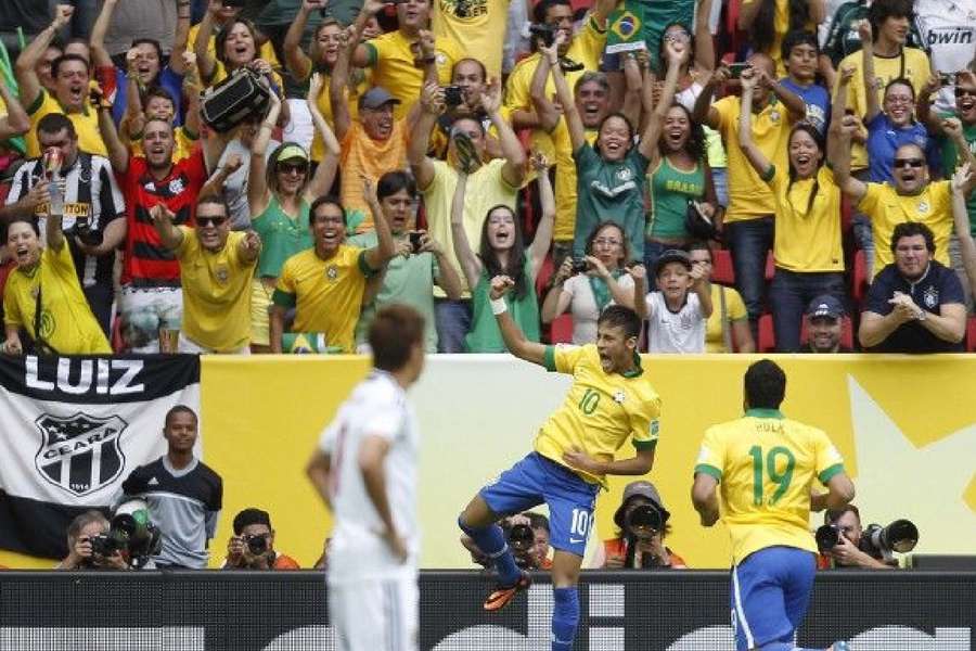 Neymar comemora gol marcado sobre o Japão, em Brasília, pela Copa das Confederações 2013