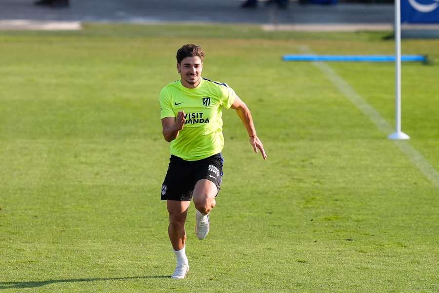 Julián Álvarez, sonriente durante un esfuerzo en el entrenamiento del Atlético de Madrid Julián Álvarez, sonriente durante un esfuerzo en el entrenamiento del Atlético de Madrid