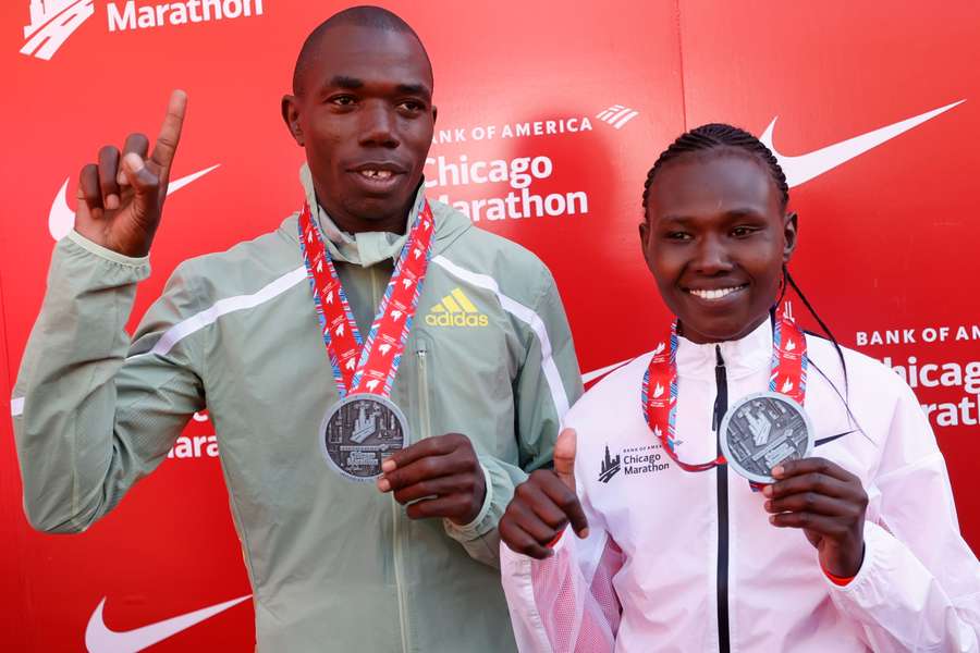 Doblete keniata en el maratón de Chicago con Ruth Chepngetich y Benson Kipruto