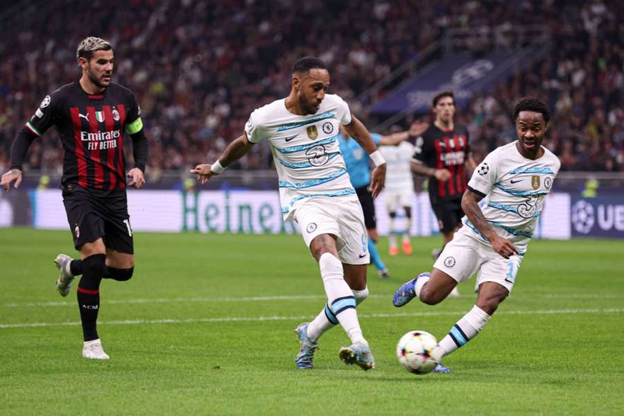 Chelsea cruise to comfortable win over 10-man AC Milan