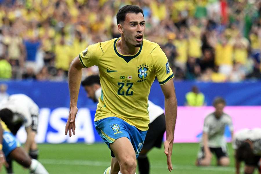 Martinelli faz o segundo gol do Brasil contra o Japão