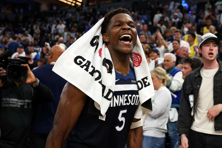Edwards decide a favor de los Timberwolves.