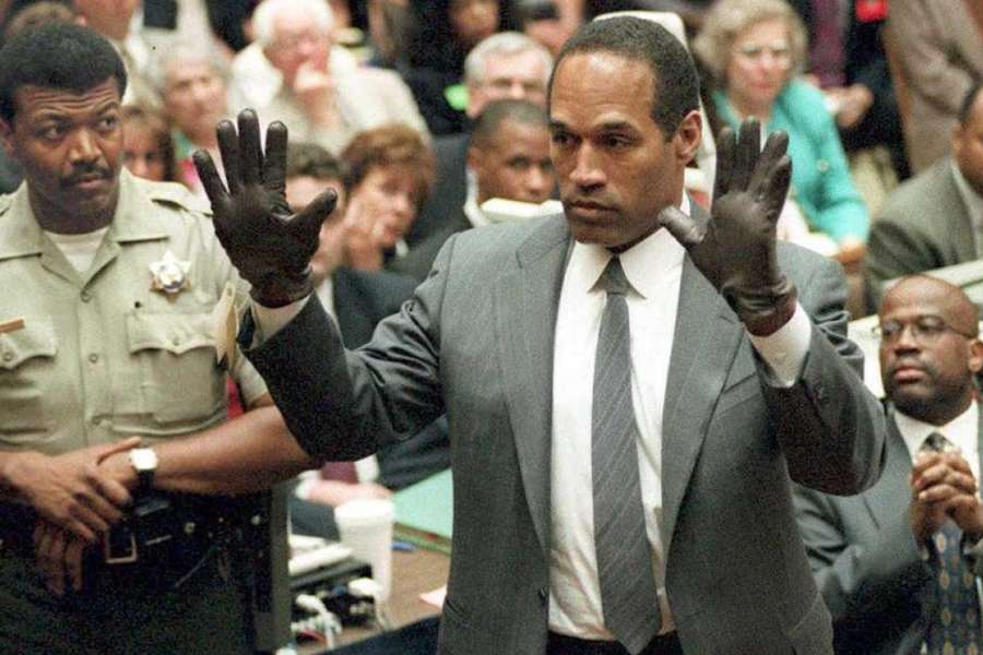 O.J. Simpson shows the jury a new pair of Aris extra-large gloves, similar to the gloves found at the Bundy and Rockingham crime scene 21 June 1995