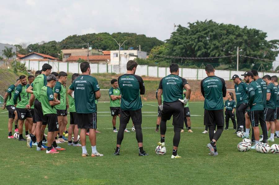 Jogadores do América-MG não treinaram nesta quinta-feira (24)